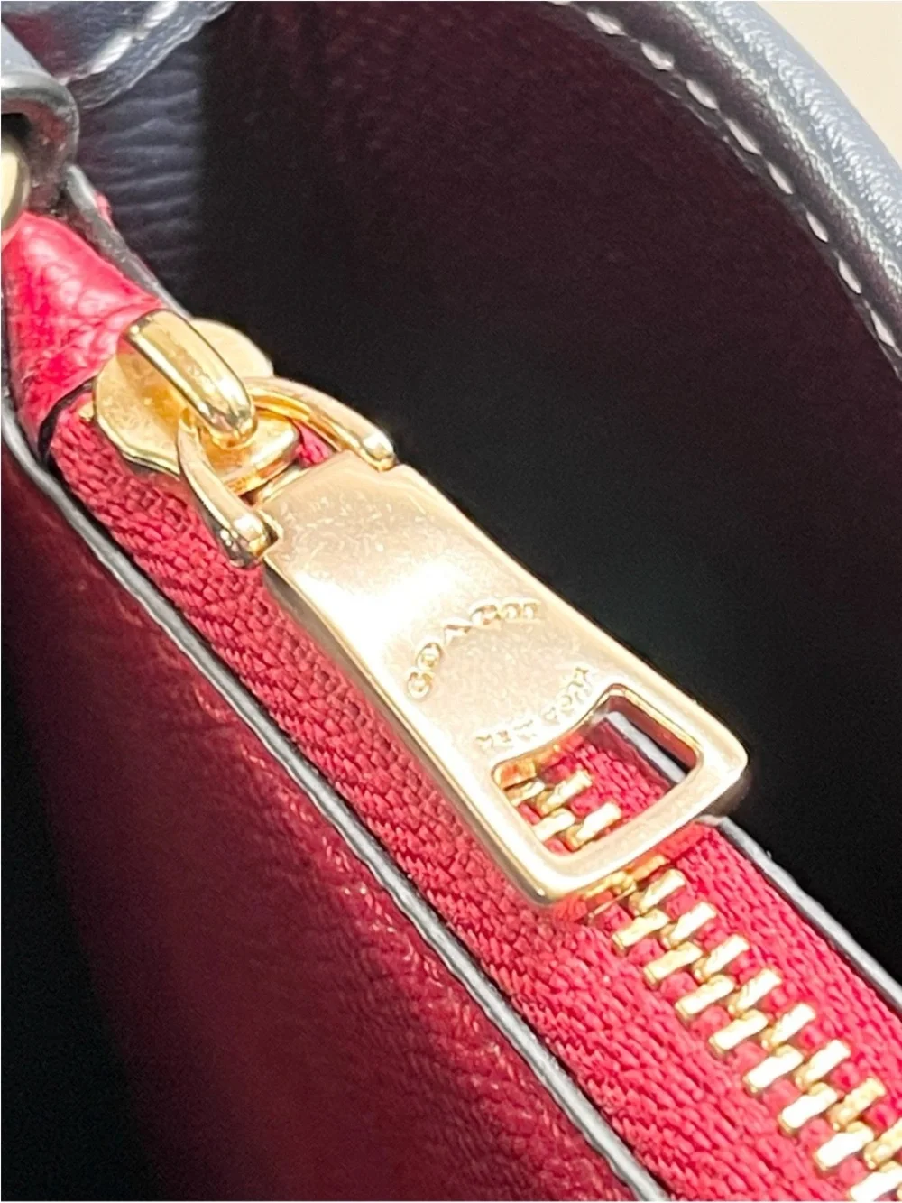 Coach Coach Mollie Bucket Crossbody Bag 22 in Striped Signature Jacquard EUC